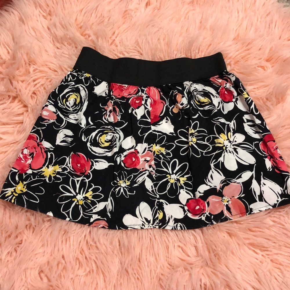 Flower Pattern Mini Skirt - Picture 4 of 4